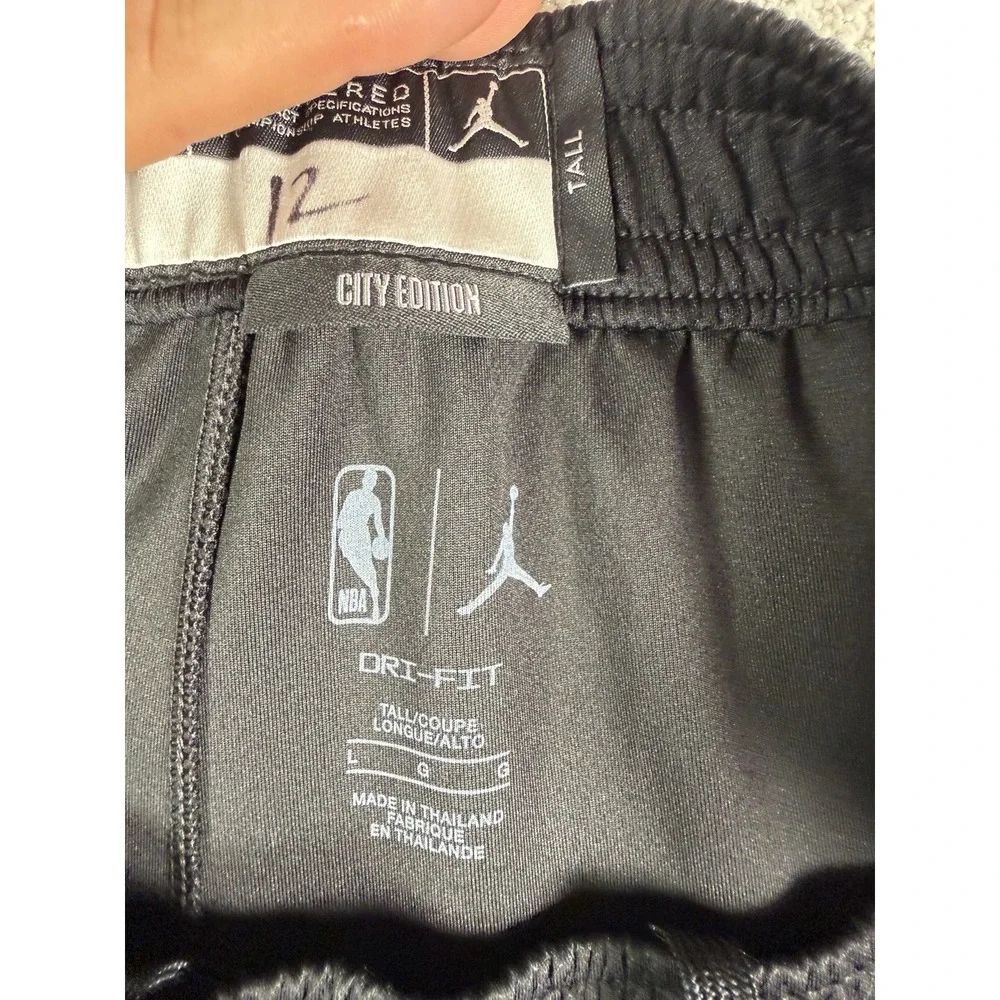 Charlotte Hornets Leaky Black** #12 Player Issued Jordan Buzz City Pants L Tall